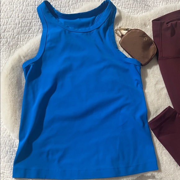 lululemon Burgundy leggings and blue lululemon top and key chain - Picture 4 of 11